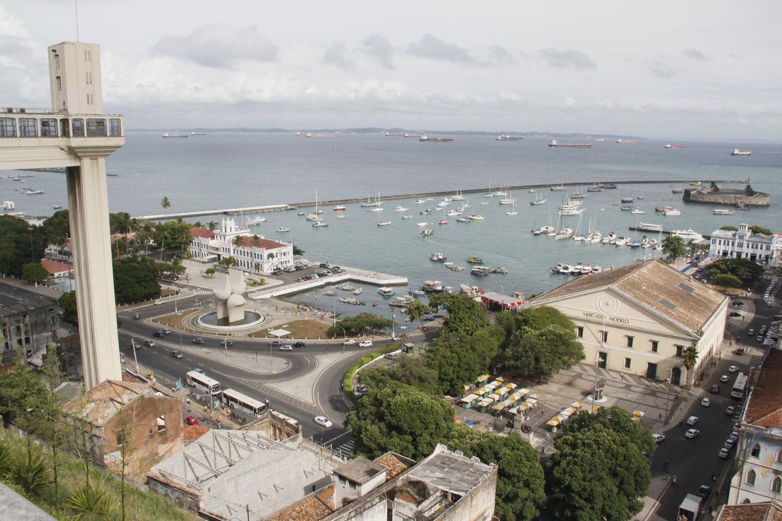 Elevador Lacerda y Mercado Modelo en Salvador, Bahía